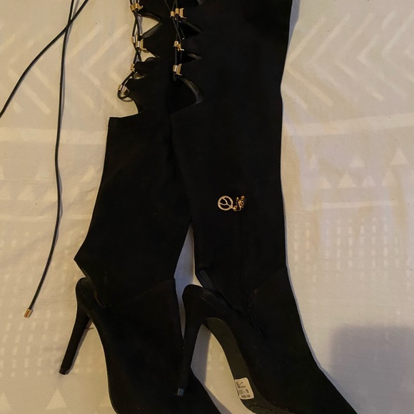 Size 7 suede boots - Picture 2 of 3